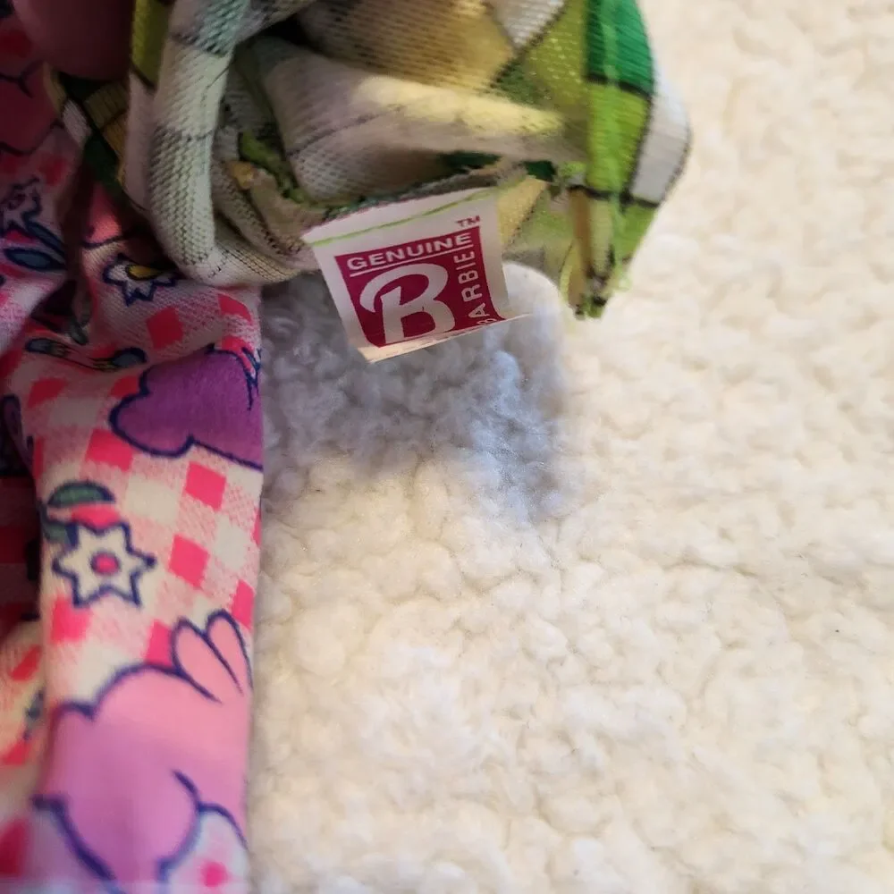 Vintage Mixed Lot Of 16 Pieces of Barbie, Clone, Handmade & Others Clothing